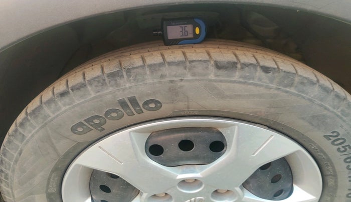 2021 Mahindra XUV300 W6 1.2 PETROL AMT, Petrol, Automatic, 46,497 km, tyre