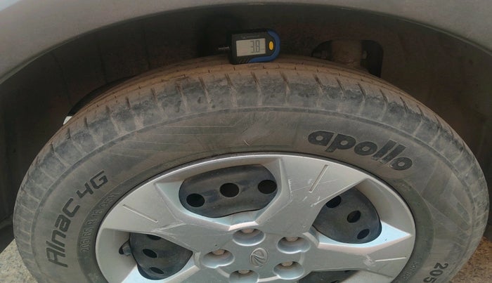 2021 Mahindra XUV300 W6 1.2 PETROL AMT, Petrol, Automatic, 46,497 km, tyre