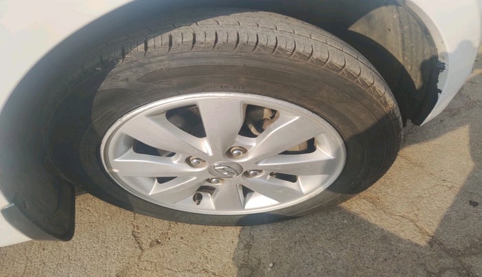 2015 Hyundai Xcent S (O) 1.2, Petrol, Manual, 1,20,486 km, tyre