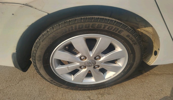 2015 Hyundai Xcent S (O) 1.2, Petrol, Manual, 1,20,486 km, tyre