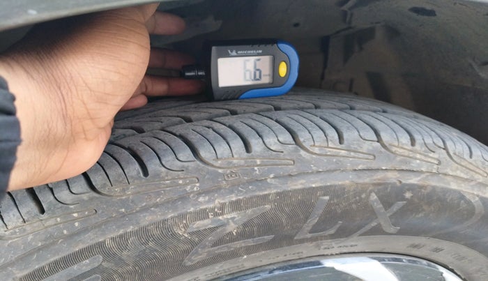 2017 Maruti Swift Dzire LXI (O), Petrol, Manual, 46,660 km, tyre