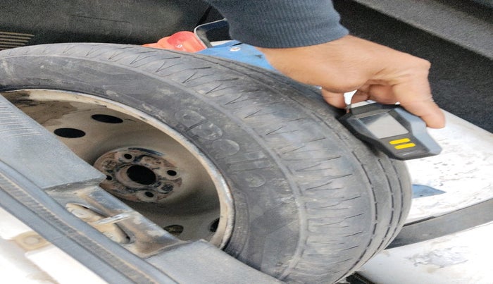 2017 Maruti IGNIS DELTA 1.2, CNG, Manual, 1,25,572 km, tyre