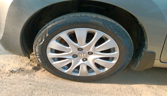 2015 Maruti Baleno ZETA PETROL 1.2, Petrol, Manual, 61,890 km, tyre