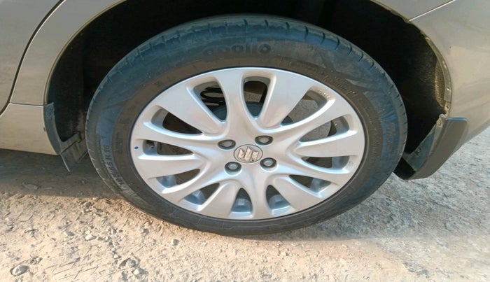 2015 Maruti Baleno ZETA PETROL 1.2, Petrol, Manual, 61,890 km, tyre