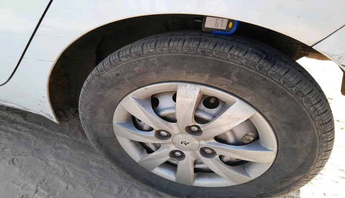 2014 Hyundai Eon ERA +, CNG, Manual, 91,699 km, tyre