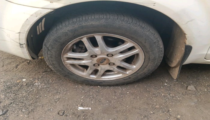 2011 Ford Fiesta SXI 1.4 DIESEL, Diesel, Manual, 2,97,674 km, tyre