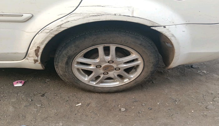 2011 Ford Fiesta SXI 1.4 DIESEL, Diesel, Manual, 2,97,674 km, tyre