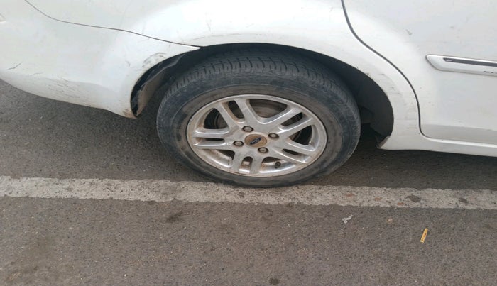 2011 Ford Fiesta SXI 1.4 DIESEL, Diesel, Manual, 2,97,674 km, tyre