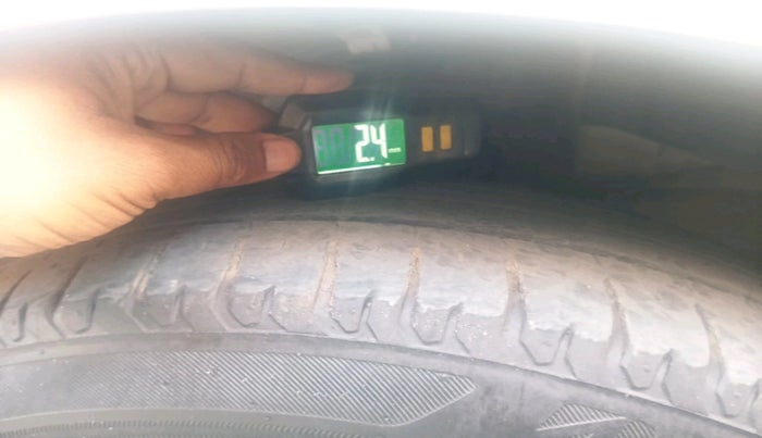 2023 Maruti Ertiga   VXI (O) CNG, CNG, Manual, 52,744 km, tyre