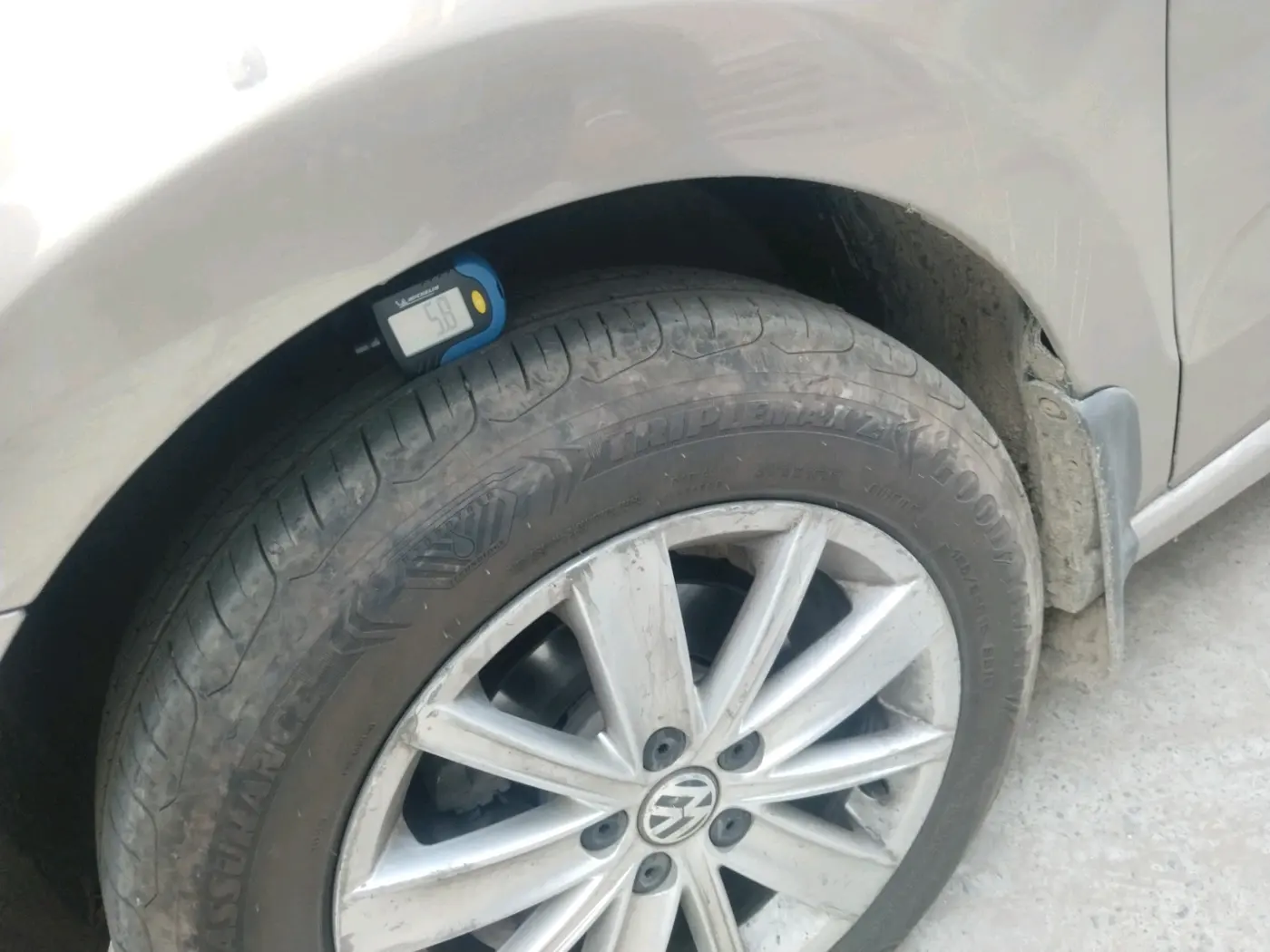 2016 Volkswagen Vento COMFORTLINE 1.6, Petrol, Manual, 1,00,008 km, tyre