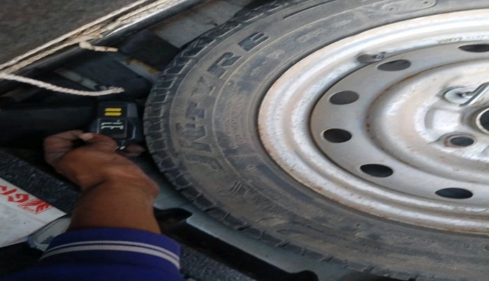 2011 Maruti Wagon R 1.0 LXI, Petrol, Manual, 32,081 km, tyre