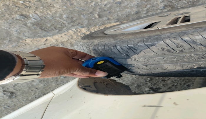 2011 Hyundai Santro Xing GLS, Petrol, Manual, 99,862 km, tyre