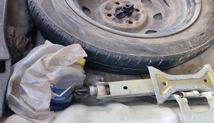 2011 Hyundai Santro Xing GLS, Petrol, Manual, 99,862 km, tyre