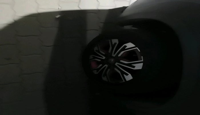 2022 Renault Kiger RXZ AMT, Petrol, Automatic, 56,086 km, tyre