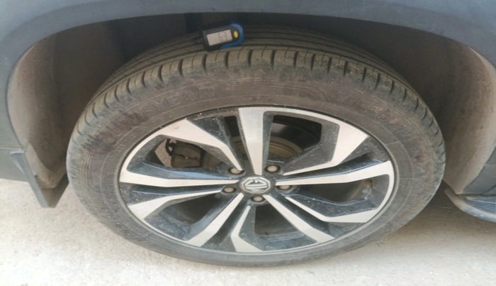 2023 MG HECTOR SHARP PRO 1.5 TURBO MT PETROL, Petrol, Manual, 18,037 km, tyre