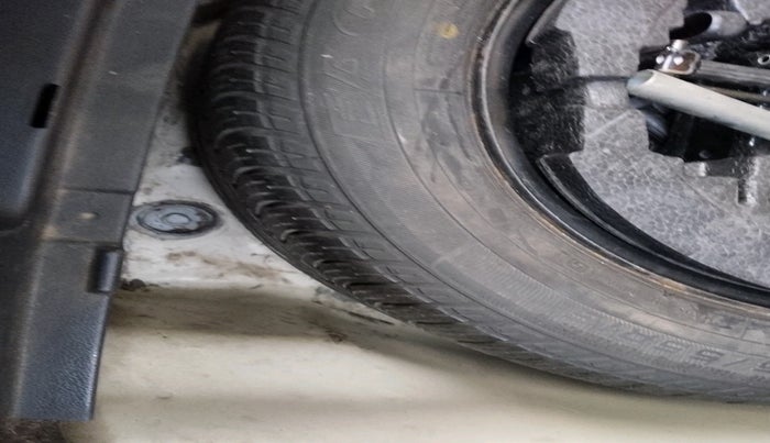 2014 Skoda Octavia AMBITION 2.0 TDI AT, Diesel, Automatic, 1,55,034 km, tyre