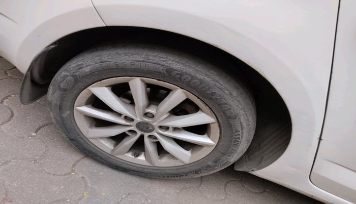 2014 Skoda Octavia AMBITION 2.0 TDI AT, Diesel, Automatic, 1,55,034 km, tyre