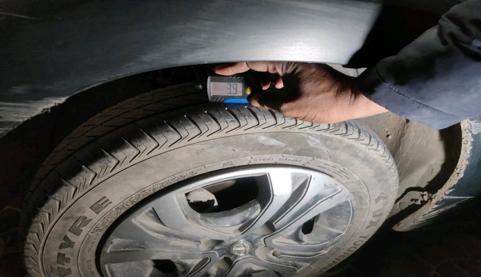 2018 Tata TIAGO NRG PETROL, Petrol, Manual, 90,788 km, tyre