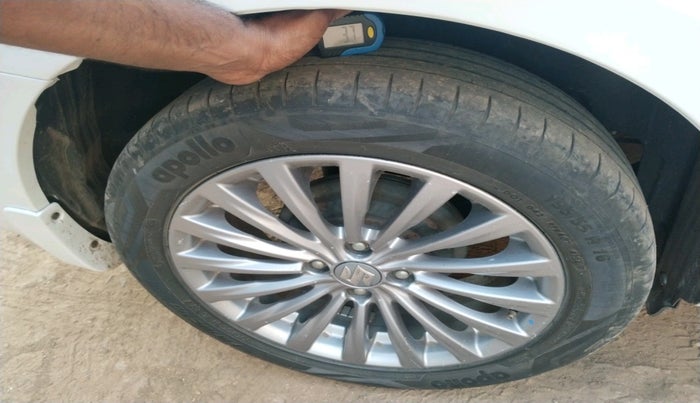 2016 Maruti Ciaz ZDI+ SHVS, Diesel, Manual, 1,81,950 km, tyre