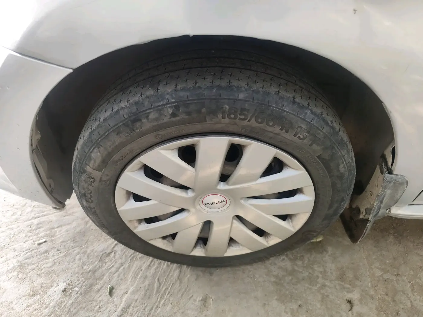 2016 Volkswagen Polo COMFORTLINE 1.2L, Petrol, Manual, 73,356 km, tyre
