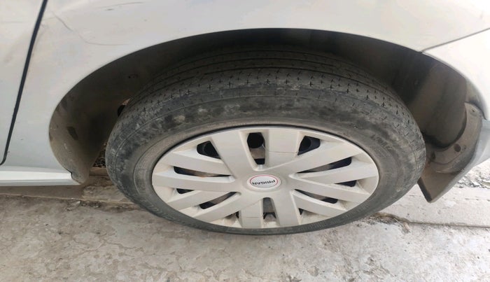 2016 Volkswagen Polo COMFORTLINE 1.2L, Petrol, Manual, 73,356 km, tyre