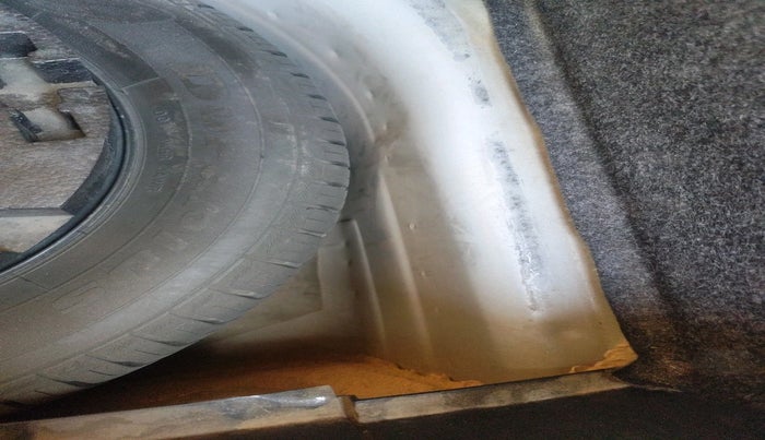 2016 Volkswagen Polo COMFORTLINE 1.2L, Petrol, Manual, 73,356 km, tyre