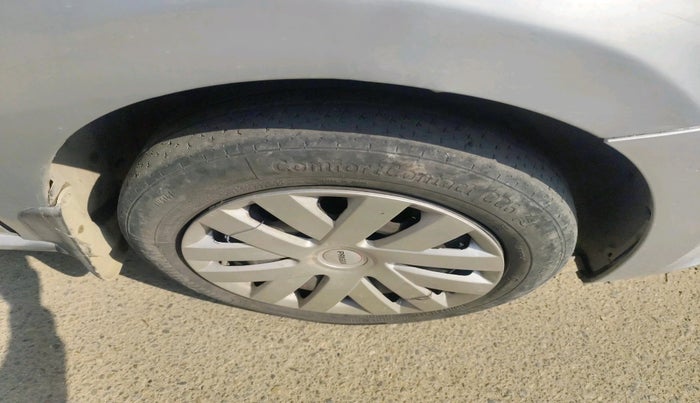 2016 Volkswagen Polo COMFORTLINE 1.2L, Petrol, Manual, 73,356 km, tyre