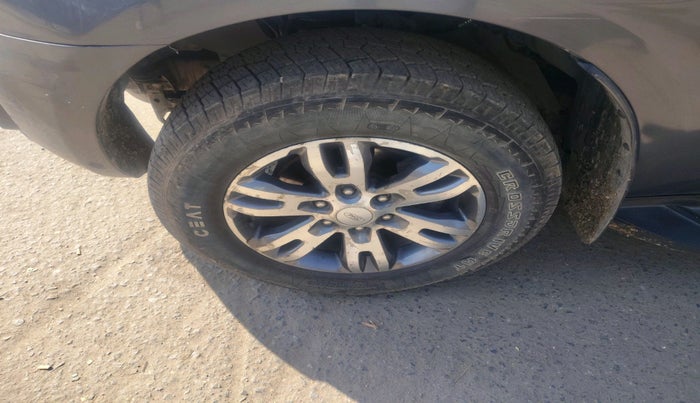 2017 Ford Endeavour TITANIUM 3.2 4X4 AT, Diesel, Automatic, 97,866 km, tyre