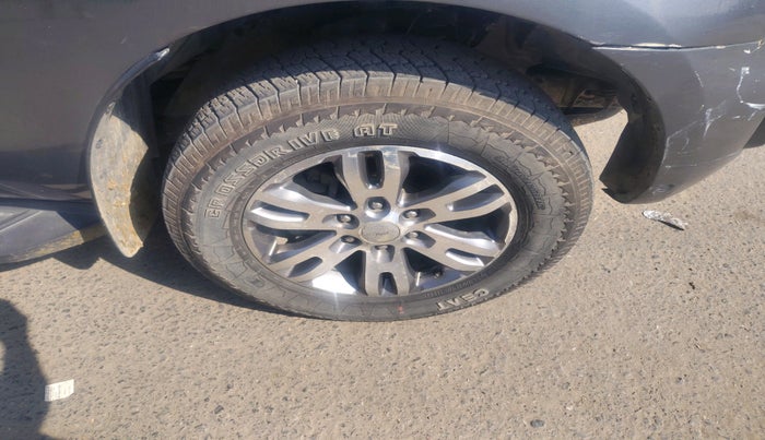 2017 Ford Endeavour TITANIUM 3.2 4X4 AT, Diesel, Automatic, 97,866 km, tyre