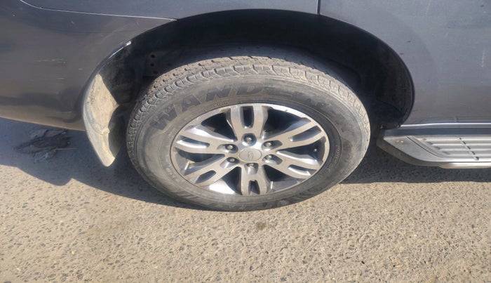 2017 Ford Endeavour TITANIUM 3.2 4X4 AT, Diesel, Automatic, 97,866 km, tyre