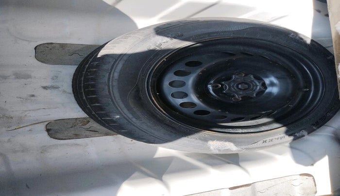 2016 Hyundai Xcent S 1.2, Petrol, Manual, 81,575 km, tyre