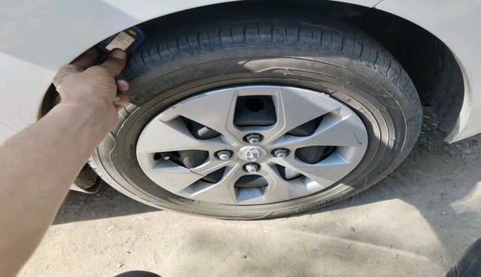 2016 Hyundai Xcent S 1.2, Petrol, Manual, 81,575 km, tyre