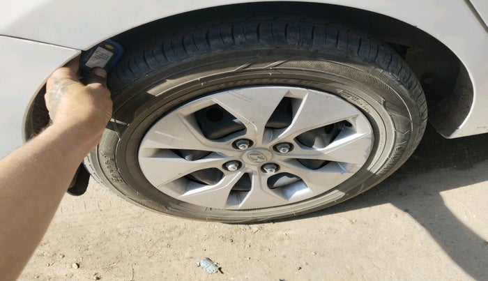 2016 Hyundai Xcent S 1.2, Petrol, Manual, 81,575 km, tyre