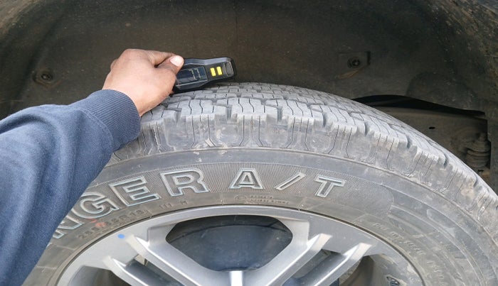 2025 Mahindra Thar LX P 2WD AT HT, Petrol, Automatic, 11,521 km, tyre