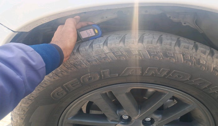 2015 Toyota Fortuner 3.0 4X4 AT, Diesel, Automatic, 1,59,602 km, tyre