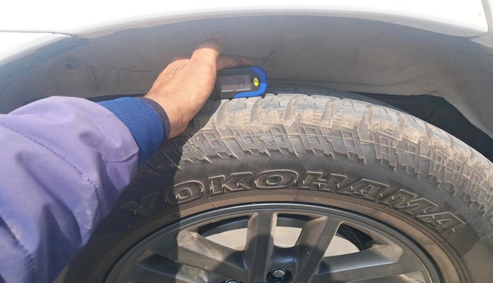 2015 Toyota Fortuner 3.0 4X4 AT, Diesel, Automatic, 1,59,602 km, tyre