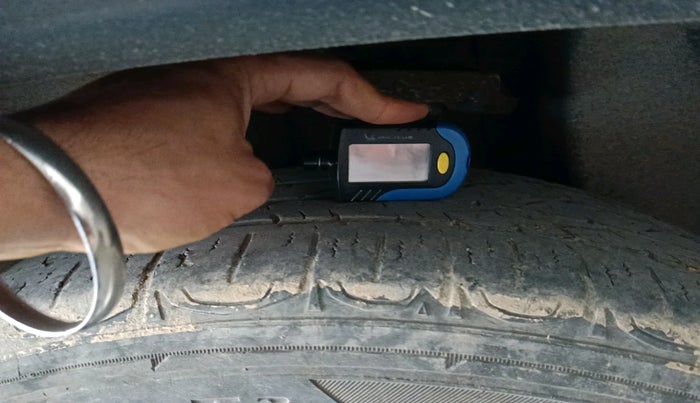 2018 Jeep Compass LONGITUDE (O) 2.0 DIESEL, Diesel, Manual, 1,57,758 km, tyre