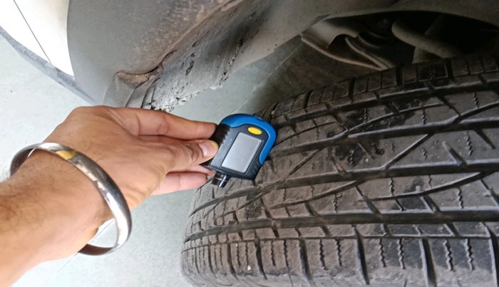 2018 Jeep Compass LONGITUDE (O) 2.0 DIESEL, Diesel, Manual, 1,57,758 km, tyre