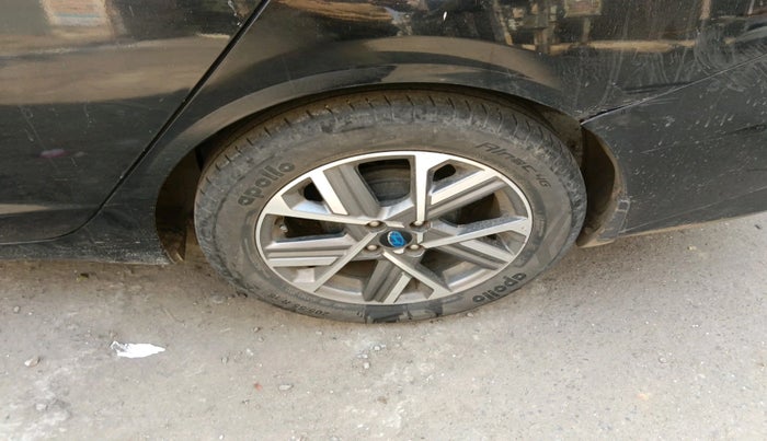 2023 Hyundai Verna SX 1.5 l MPI, Petrol, Manual, 61,528 km, tyre