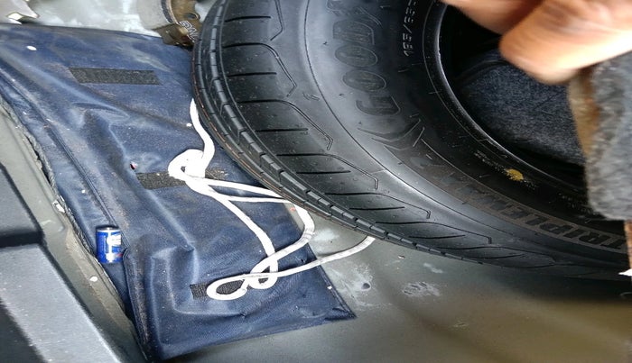 2023 Hyundai Verna SX 1.5 l MPI, Petrol, Manual, 61,528 km, tyre