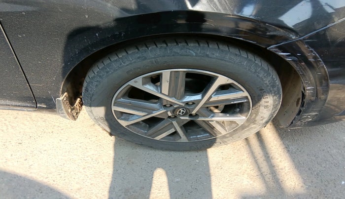 2023 Hyundai Verna SX 1.5 l MPI, Petrol, Manual, 61,528 km, tyre