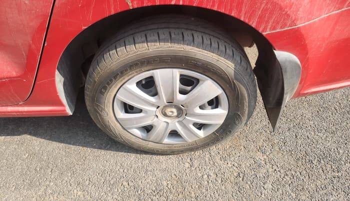 2011 Volkswagen Vento TRENDLINE 1.6, Petrol, Manual, 1,52,530 km, tyre