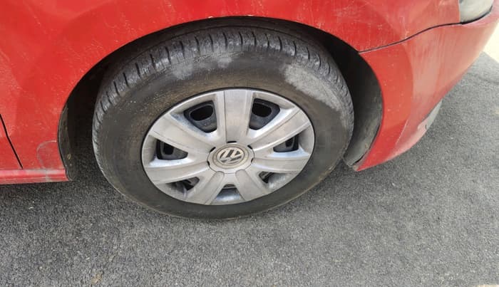 2011 Volkswagen Vento TRENDLINE 1.6, Petrol, Manual, 1,52,530 km, tyre