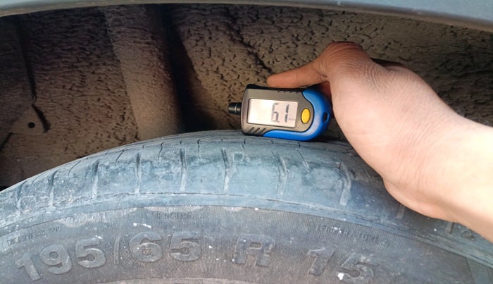 2021 Hyundai VENUE S 1.2, Petrol, Manual, 65,872 km, tyre