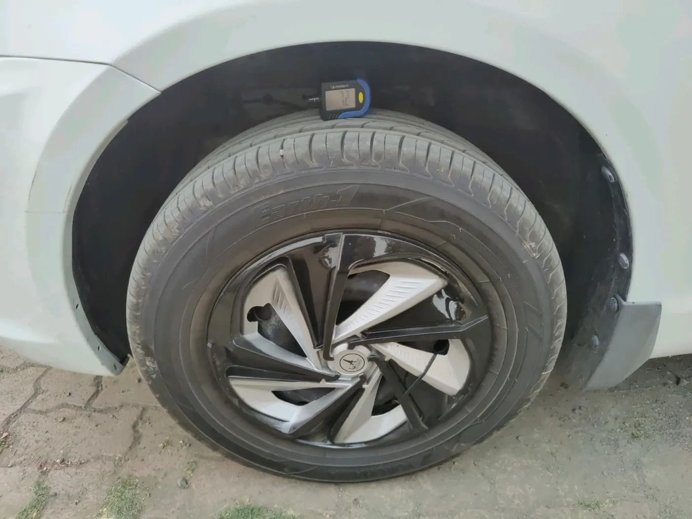 2015 Maruti Swift Dzire VDI, Diesel, Manual, 73,211 km, tyre