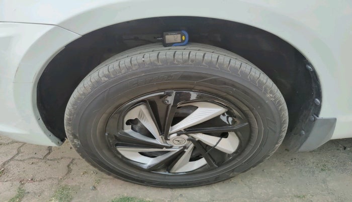 2015 Maruti Swift Dzire VDI, Diesel, Manual, 73,211 km, tyre