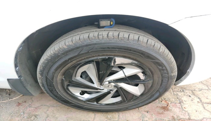 2015 Maruti Swift Dzire VDI, Diesel, Manual, 73,211 km, tyre