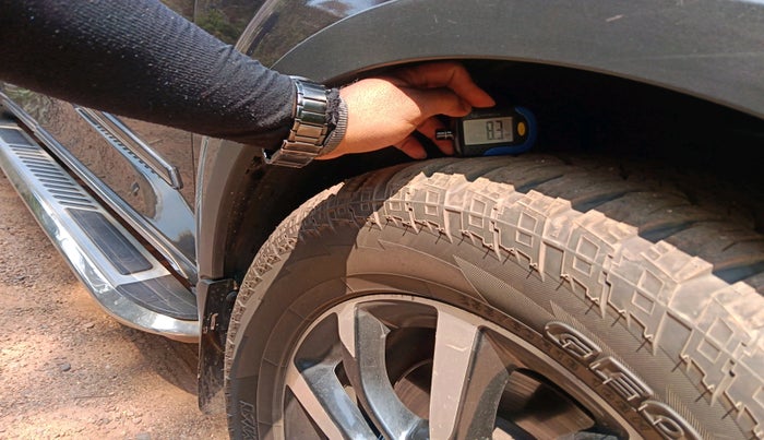 2018 Mahindra XUV500 W11, Diesel, Manual, 1,16,349 km, tyre