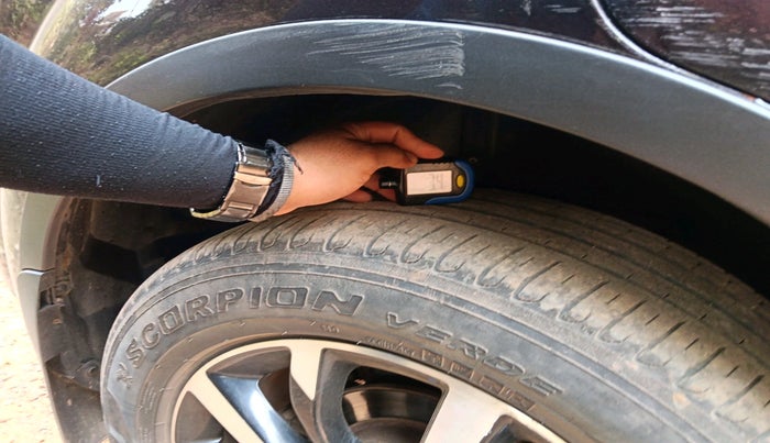 2018 Mahindra XUV500 W11, Diesel, Manual, 1,16,349 km, tyre