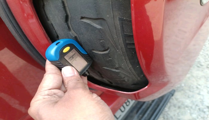 2018 Mahindra TUV300 T8, Diesel, Manual, 1,07,293 km, tyre